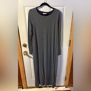 Universal Thread Black and White Striped Long Sleeve Dress Lined Inside